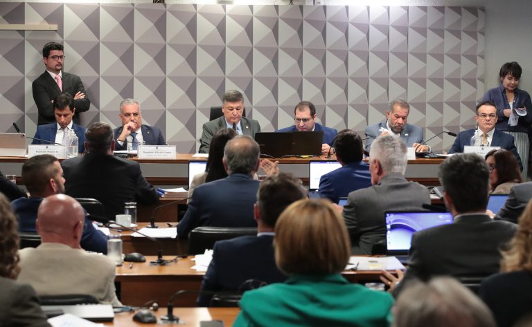 CPMI do INSS ouve contador de empresas suspeitas de envolvimento em fraudes contra aposentados